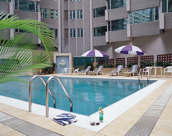 Hồ bơi ngoài trời phục vụ theo mùa 