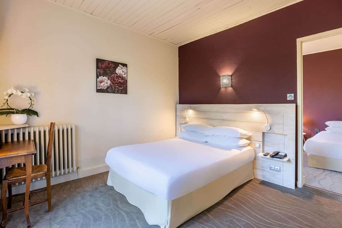 In-room safe, iron/ironing board, free WiFi, bed sheets
