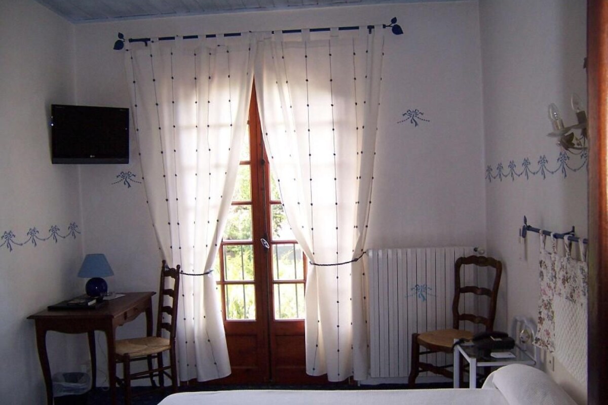 In-room safe, iron/ironing board, free WiFi, alarm clocks
