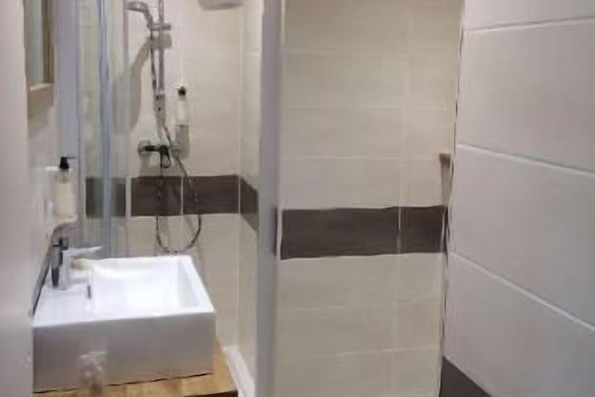 Bathroom | Hair dryer, bidet, towels