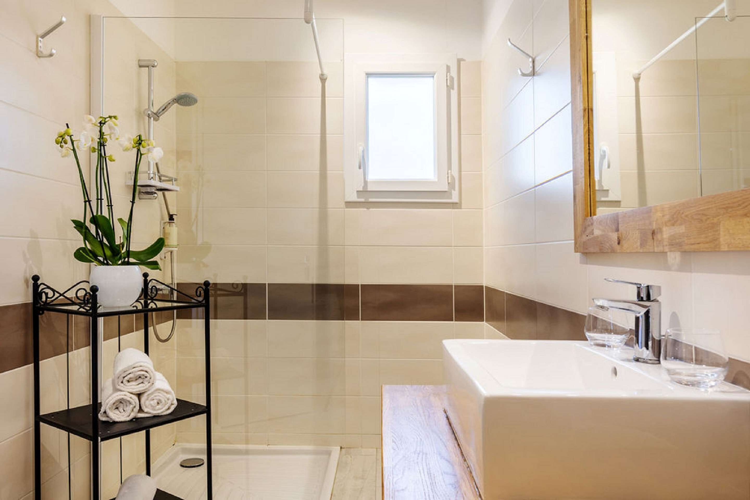 in-room safe, iron/ironing board, free wifi, bed sheets