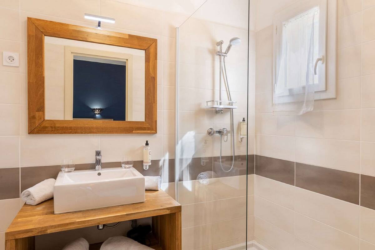 standard room, multiple beds | in-room safe, iron/ironing board, free wifi, bed sheets