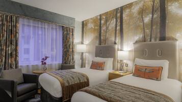 Hypo-allergenic bedding, minibar, in-room safe, desk