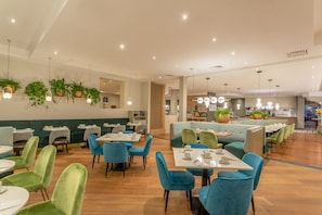 Daily full breakfast (EUR 19.95 per person)