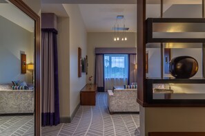 Hypo-allergenic bedding, minibar, in-room safe, desk - Crowne Plaza Dublin Airport by IHG (Dublin)