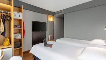 Minibar, caja de seguridad en la habitación y cortinas blackout