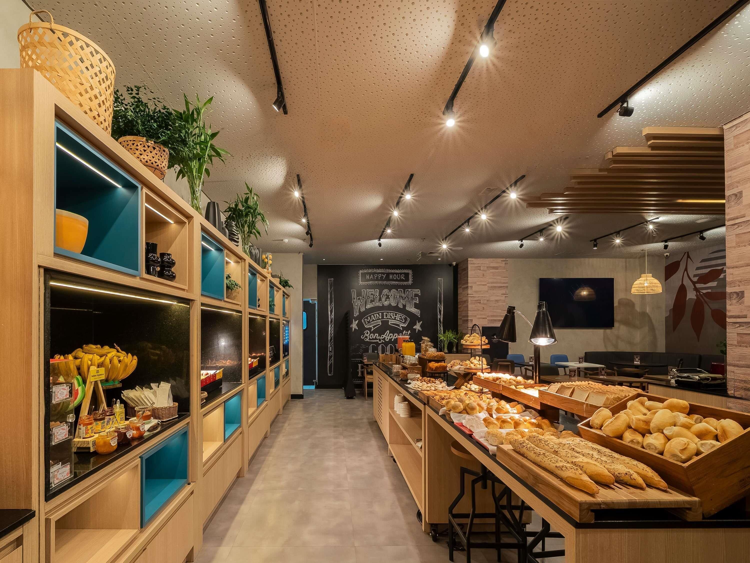 Daily buffet breakfast (BRL 52 per person)