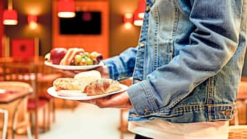 Desayuno buffet diario (BRL 52 por persona)