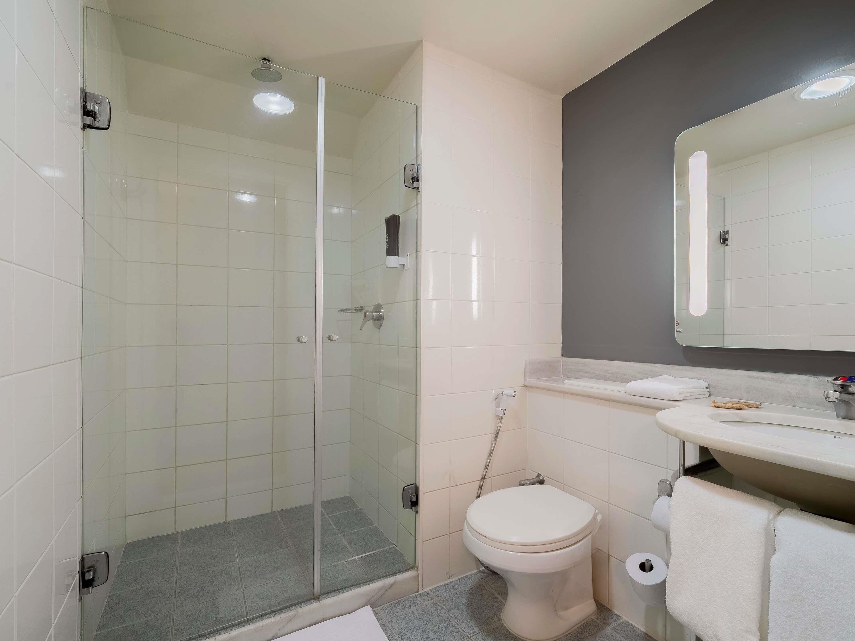 Room, 1 Double Bed | Minibar, in-room safe, desk, blackout curtains