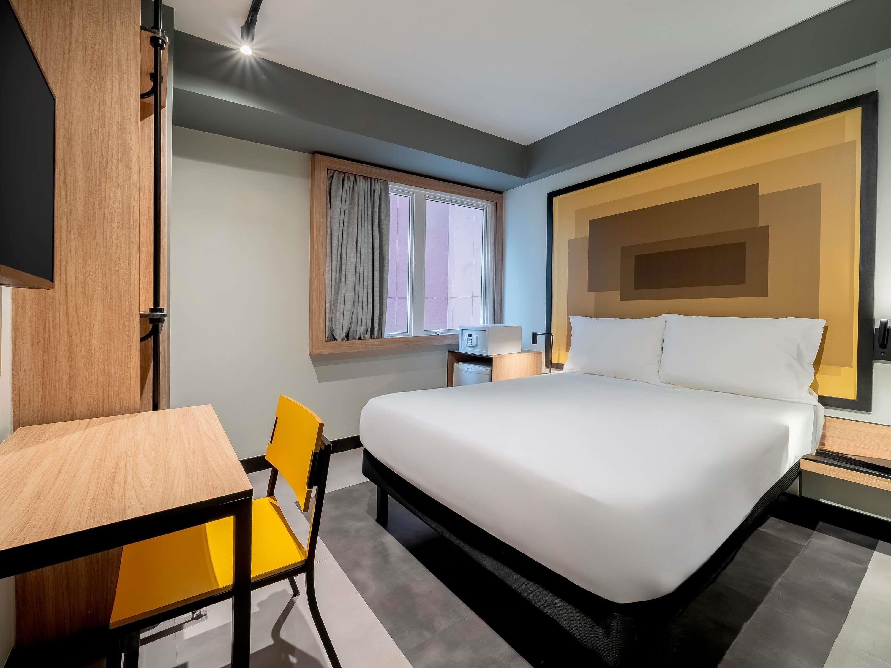 Apartamento estándar, 1 cama doble, accesible para personas con discapacidad | Minibar, caja fuerte, cortinas opacas y sistema de insonorización