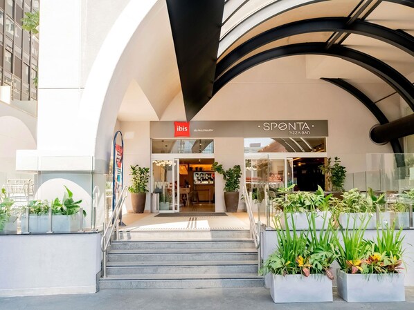 المنشأة من الخارج