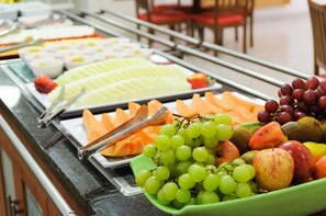 Daily buffet breakfast (BRL 52 per person)