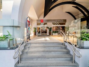 المنشأة من الخارج