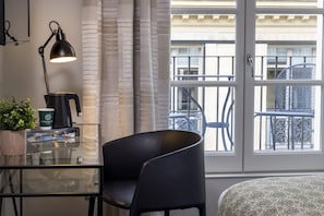 Classic Room | Premium bedding, in-room safe, individually decorated - Hôtel Hélios Opéra (Paris)