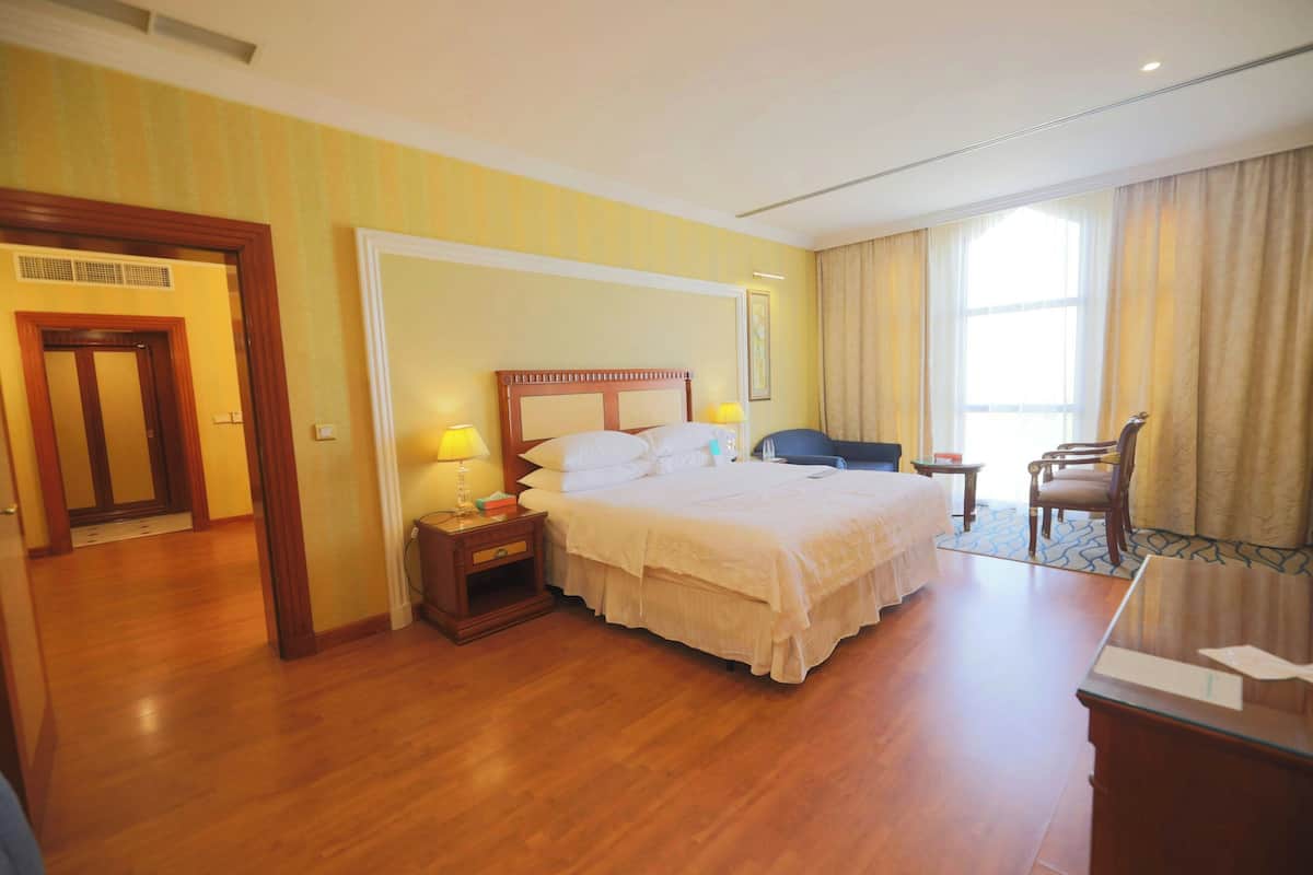 1 bedroom, pillow-top beds, minibar, in-room safe