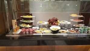 Daily buffet breakfast (SAR 100 per person)