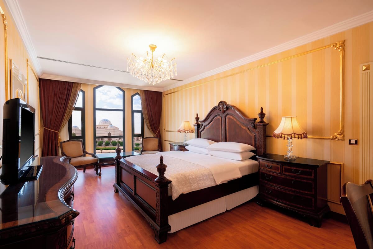 1 bedroom, pillow-top beds, minibar, in-room safe
