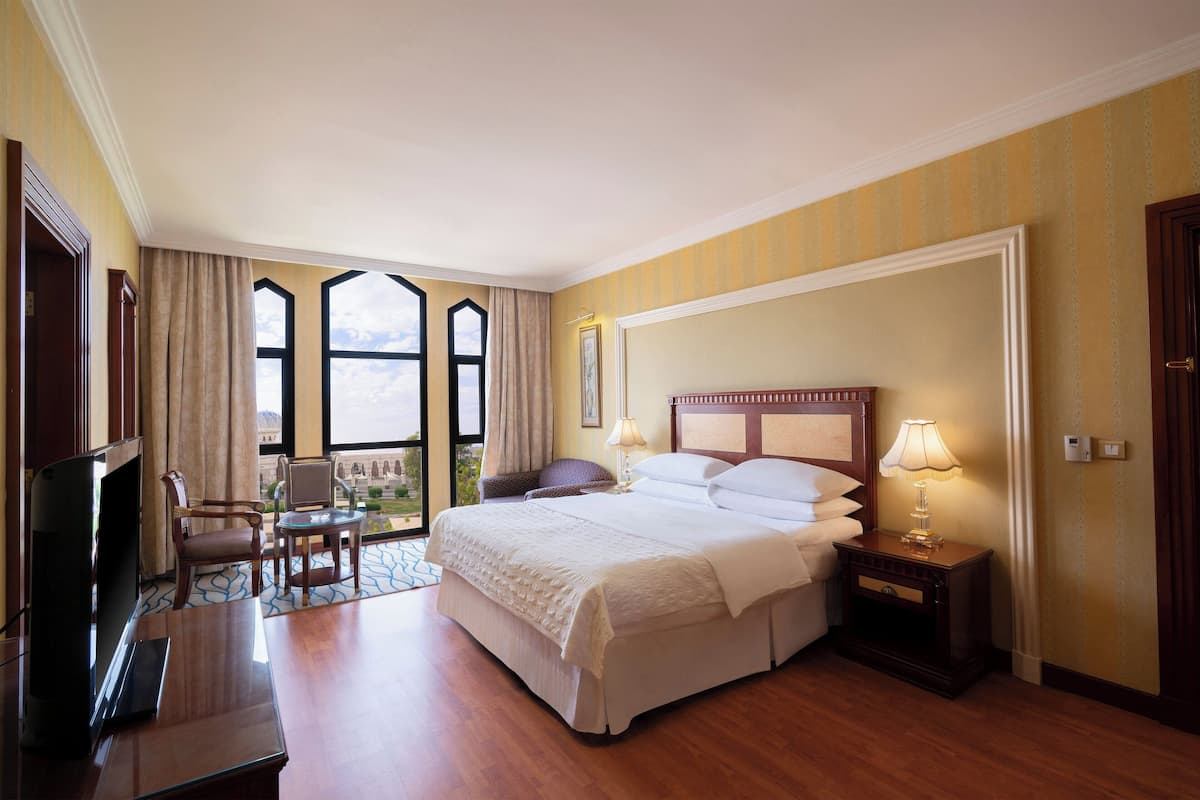 1 bedroom, pillow-top beds, minibar, in-room safe