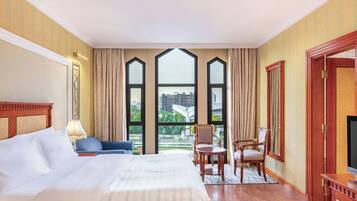 Standardzimmer, 1 King-Bett und Schlafsofa | Pillowtop-Betten, Minibar, Zimmersafe, Schreibtisch