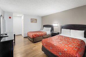 Escritorio, camas extra, wifi gratis y ropa de cama 