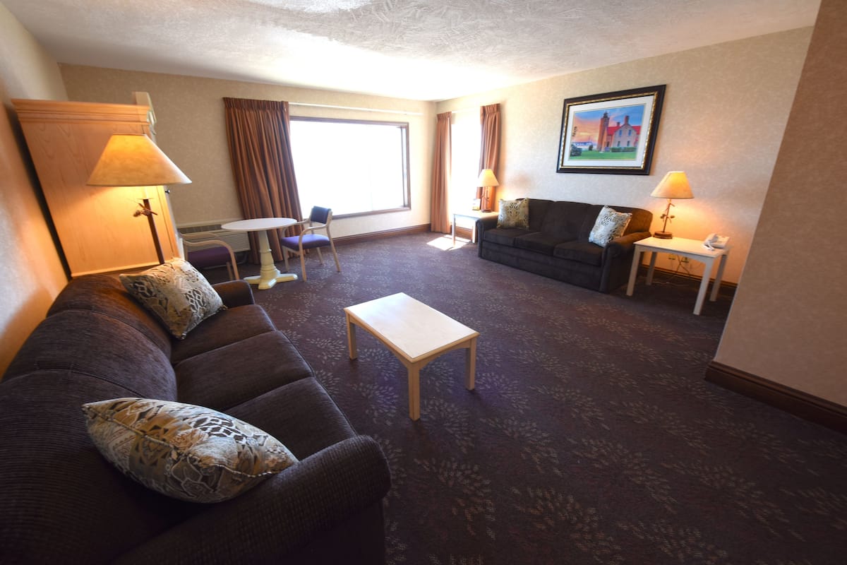 Blackout curtains, soundproofing, iron/ironing board, free WiFi