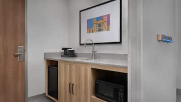 Suíte, 1 cama King, acessível (Hearing) | Minibar