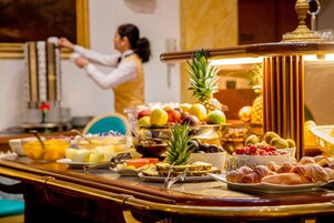 Free daily buffet breakfast