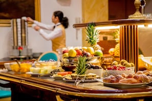 Free daily buffet breakfast - Hotel La Residenza (Rome)