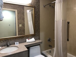 Vòi sen/bồn tắm kết hợp, đồ dùng nhà tắm miễn phí, máy sấy tóc 