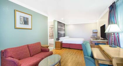 Upper Lake Inn and Suites