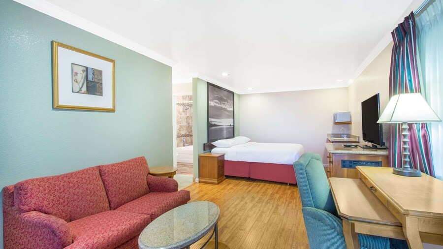 Upper Lake Inn and Suites