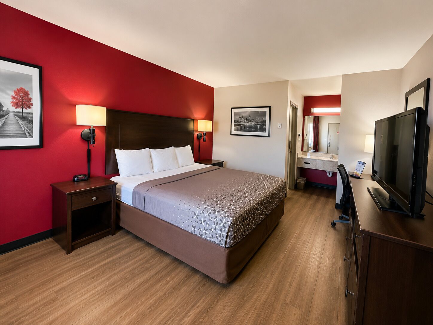 Luxe beddengoed, een bureau, verduisterende gordijnen, gratis wifi