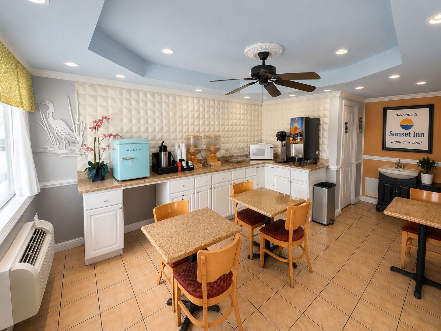 Free daily continental breakfast 