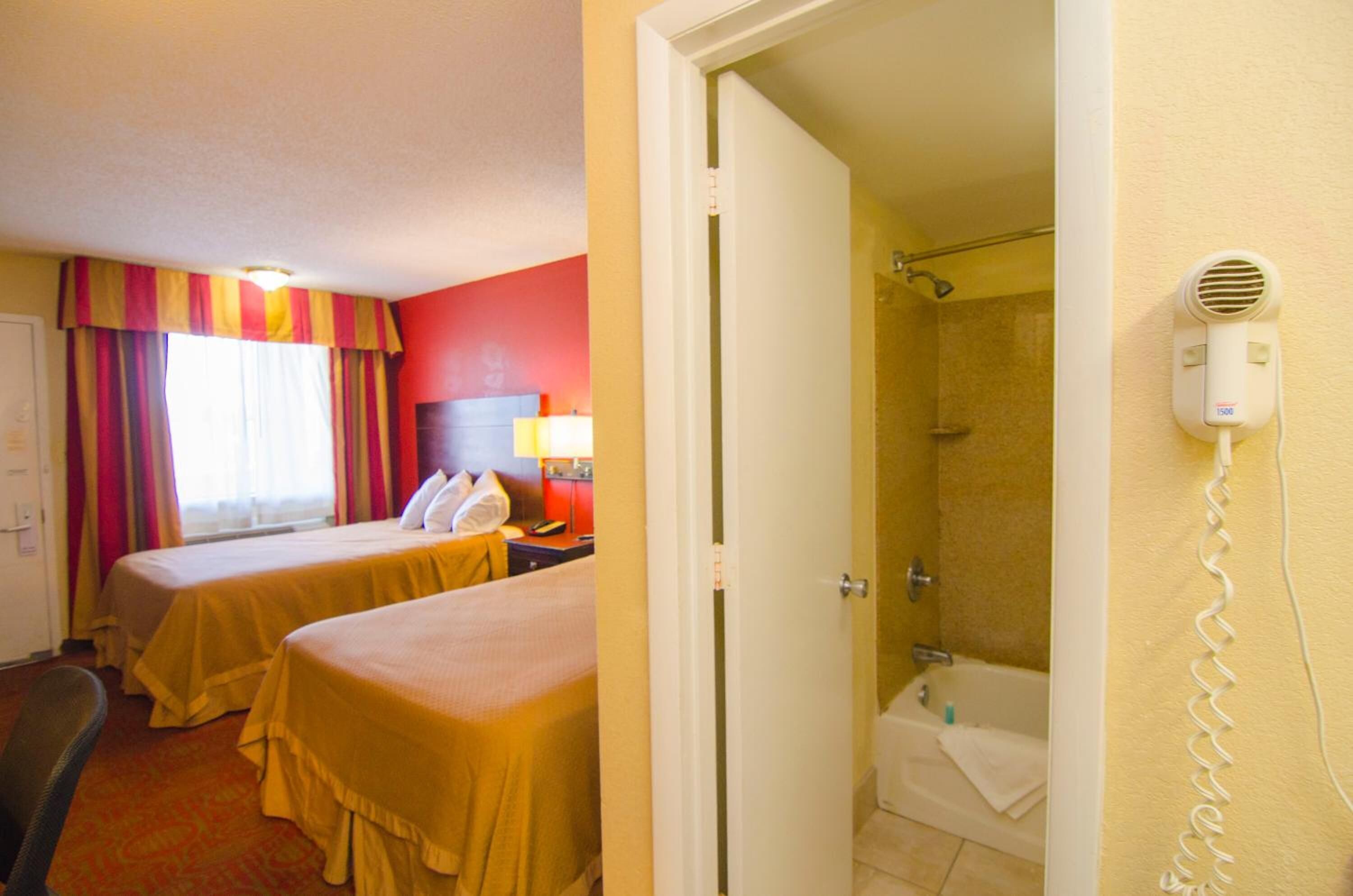 Premium bedding, desk, blackout drapes, free WiFi