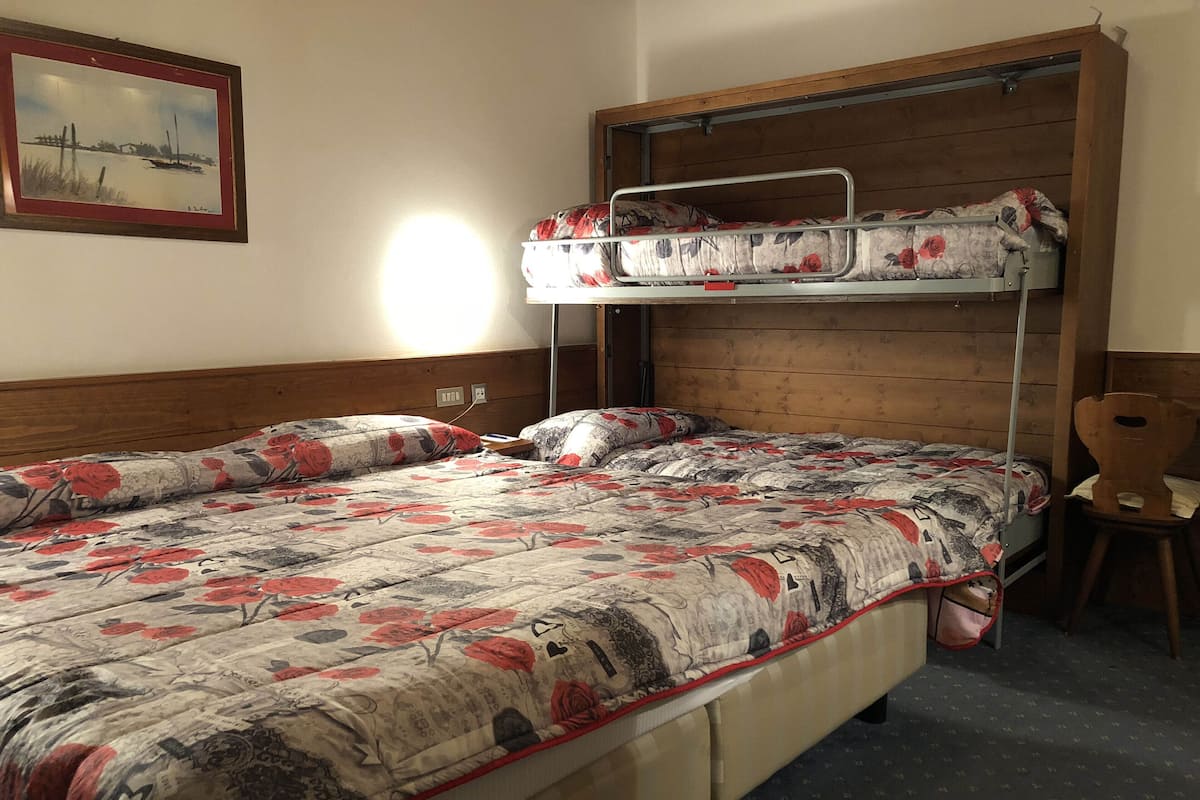 1 bedroom, minibar, in-room safe, cots/infant beds