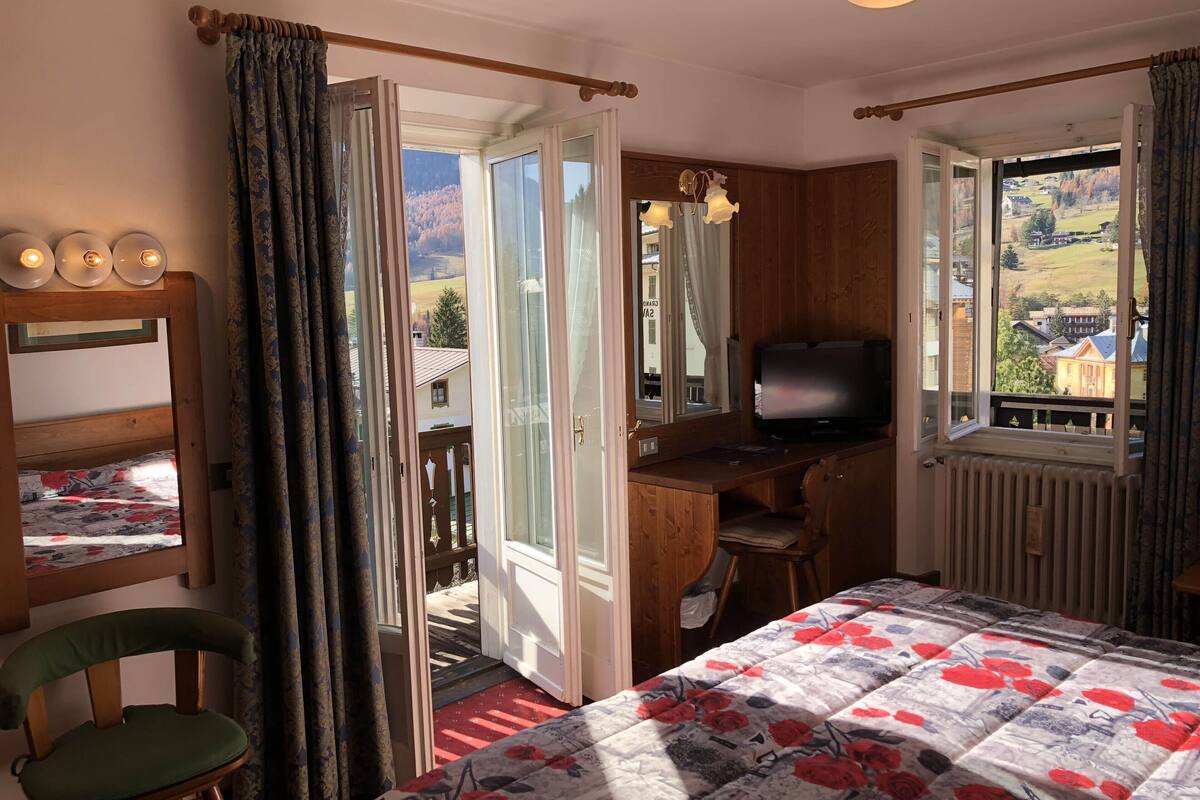 panoramic double or twin room, balcony, mountain view | 1 bedroom, minibar, in-room safe, cots/infant beds