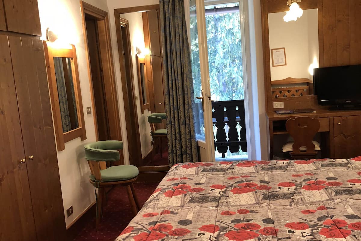 1 bedroom, minibar, in-room safe, cots/infant beds
