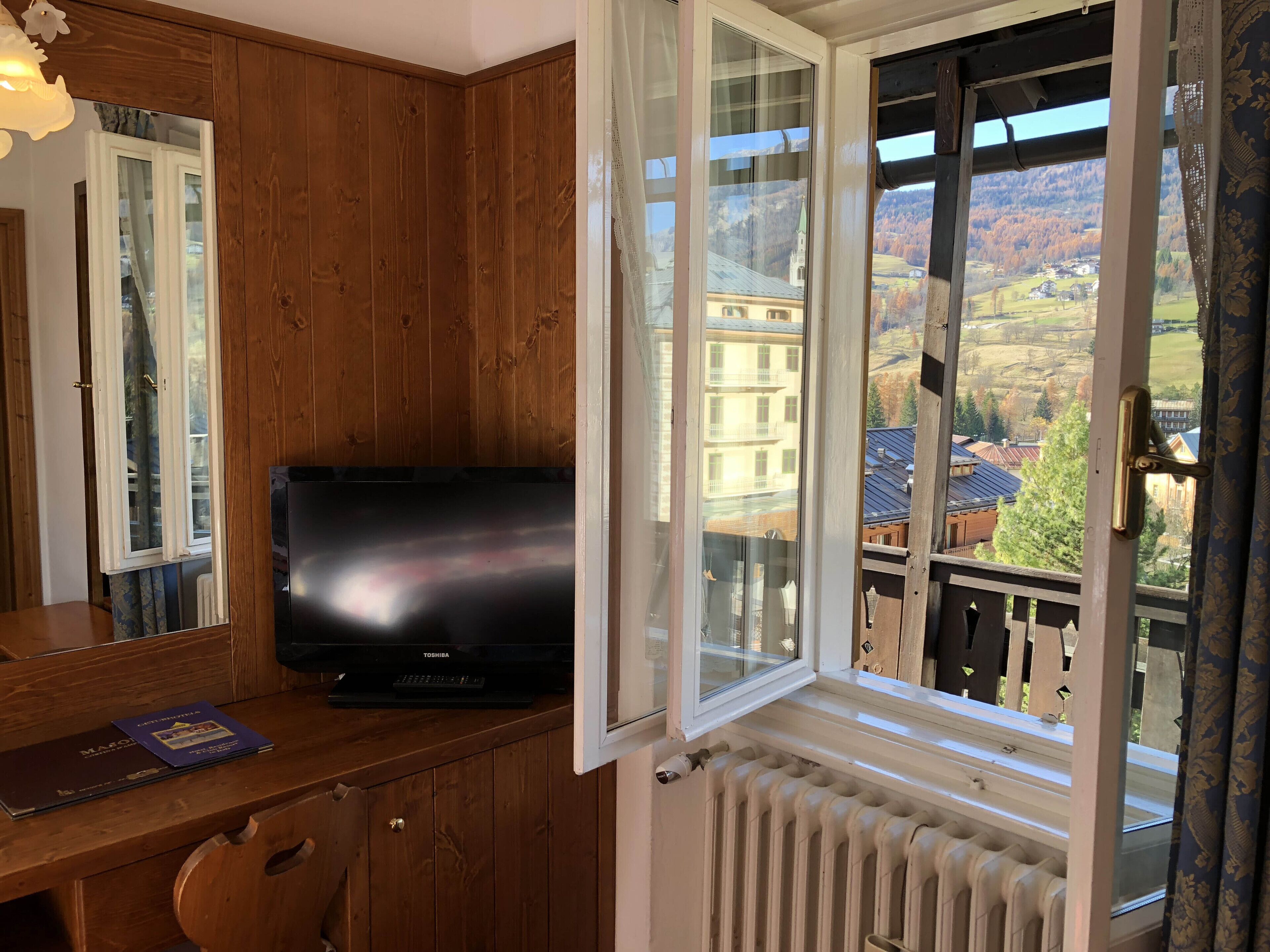 panoramic double or twin room, balcony, mountain view | 1 bedroom, minibar, in-room safe, cots/infant beds