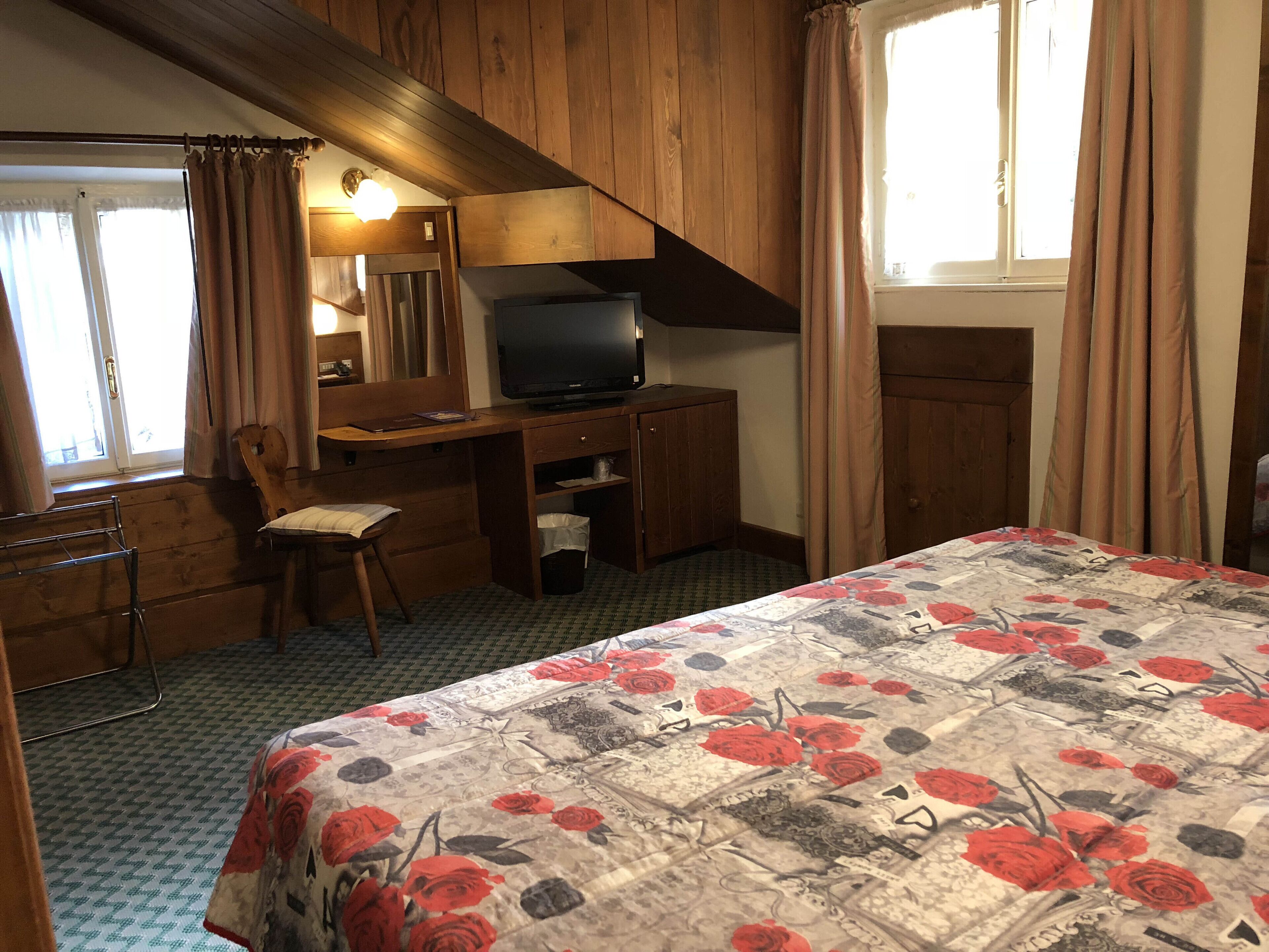 Juniorsvit - balkong - utsikt mot bergen | Minibar, värdeförvaringsskåp på rummet, barnsängar och gratis wi-fi