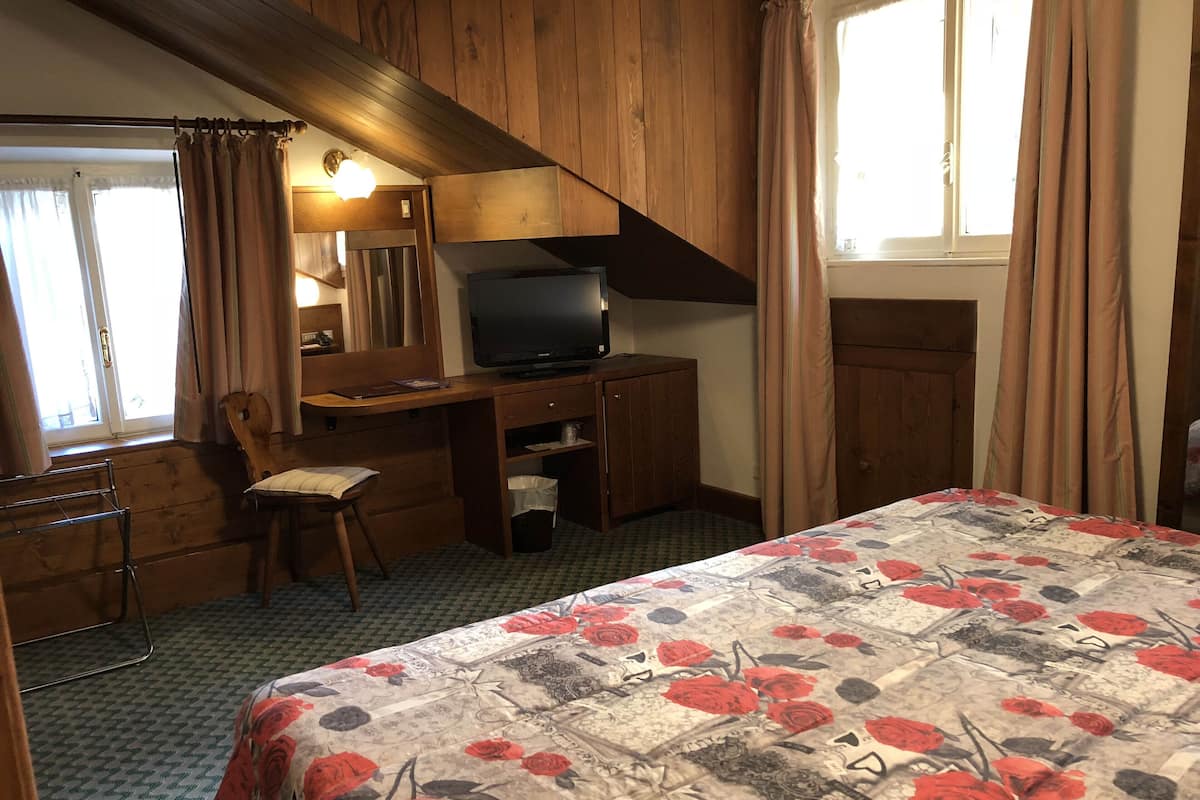 Suite Junior, balkon, pemandangan gunung | 1 kamar tidur, minibar, brankas, dan tempat tidur bayi (biaya tambahan)