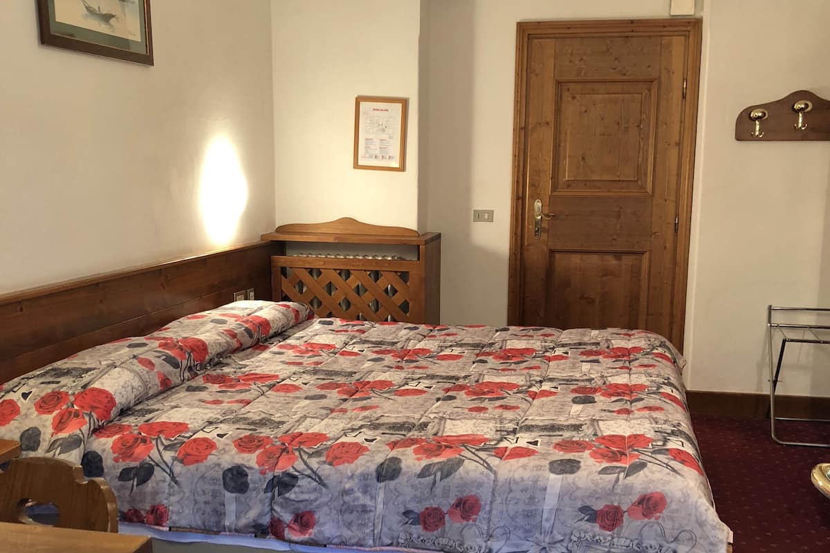 1 bedroom, minibar, in-room safe, cots/infant beds