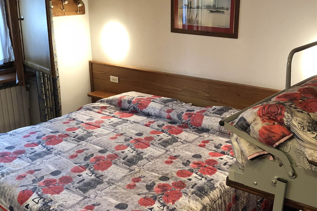 1 kamar tidur, minibar, brankas, dan tempat tidur bayi (biaya tambahan)