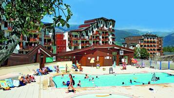 Kolam renang terbuka