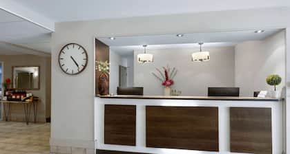 Travelodge by Wyndham Fort McMurray