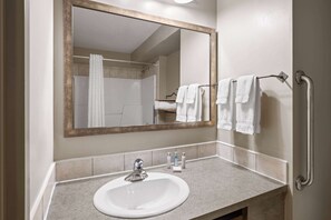 Salle de bain accessible aux personnes à mobilité réduite