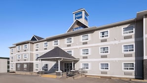 A Travelodge hotel with a covered entrance, multiple windows, and a prominent Travelodge sign.