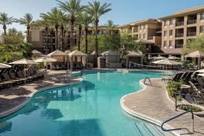 2 室外游泳池，收费帐篷屋