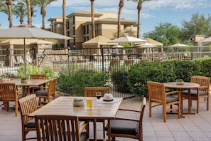 2 outdoor pools, cabanas (surcharge)