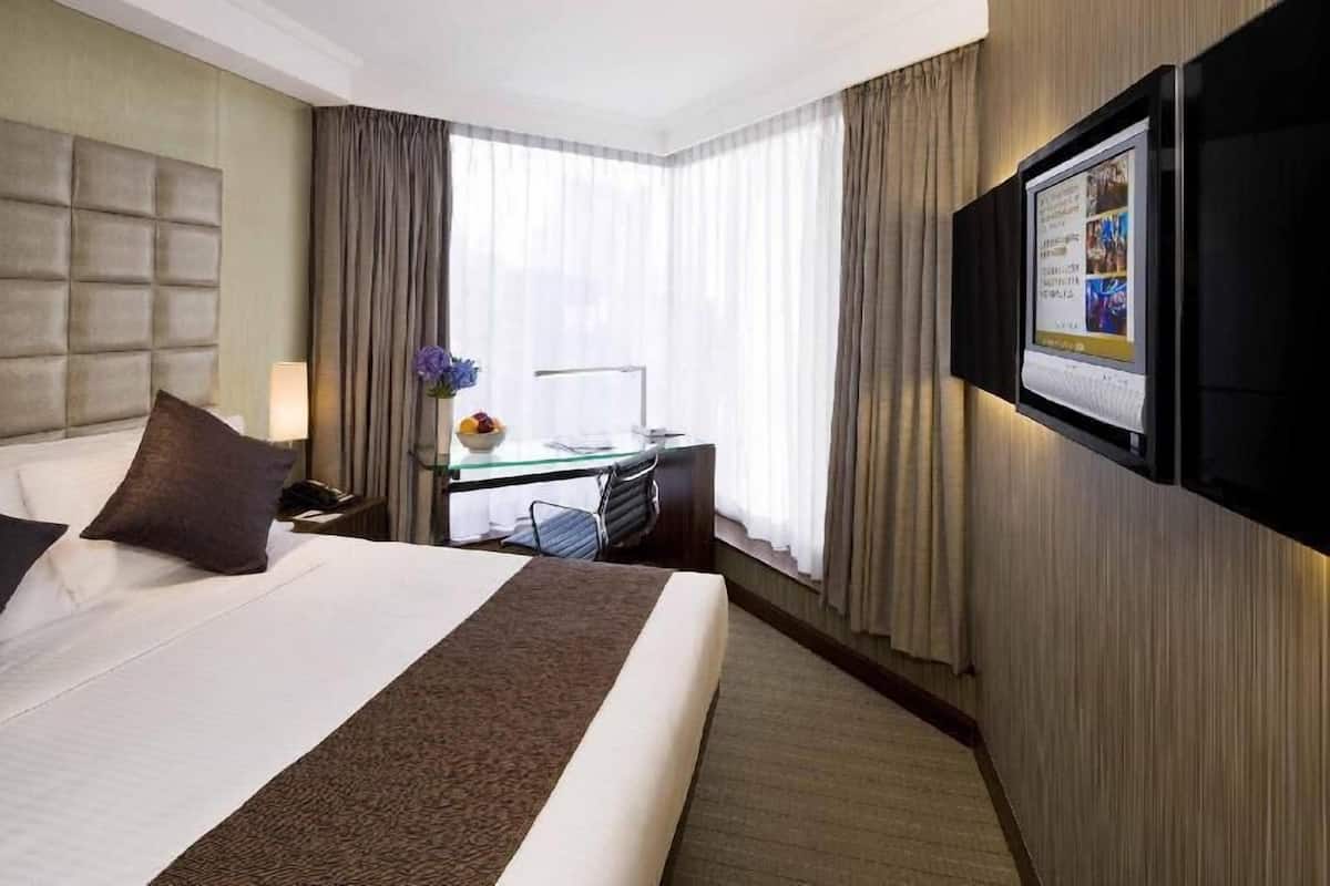 Minibaari, tallelokero huoneessa, työpöytä