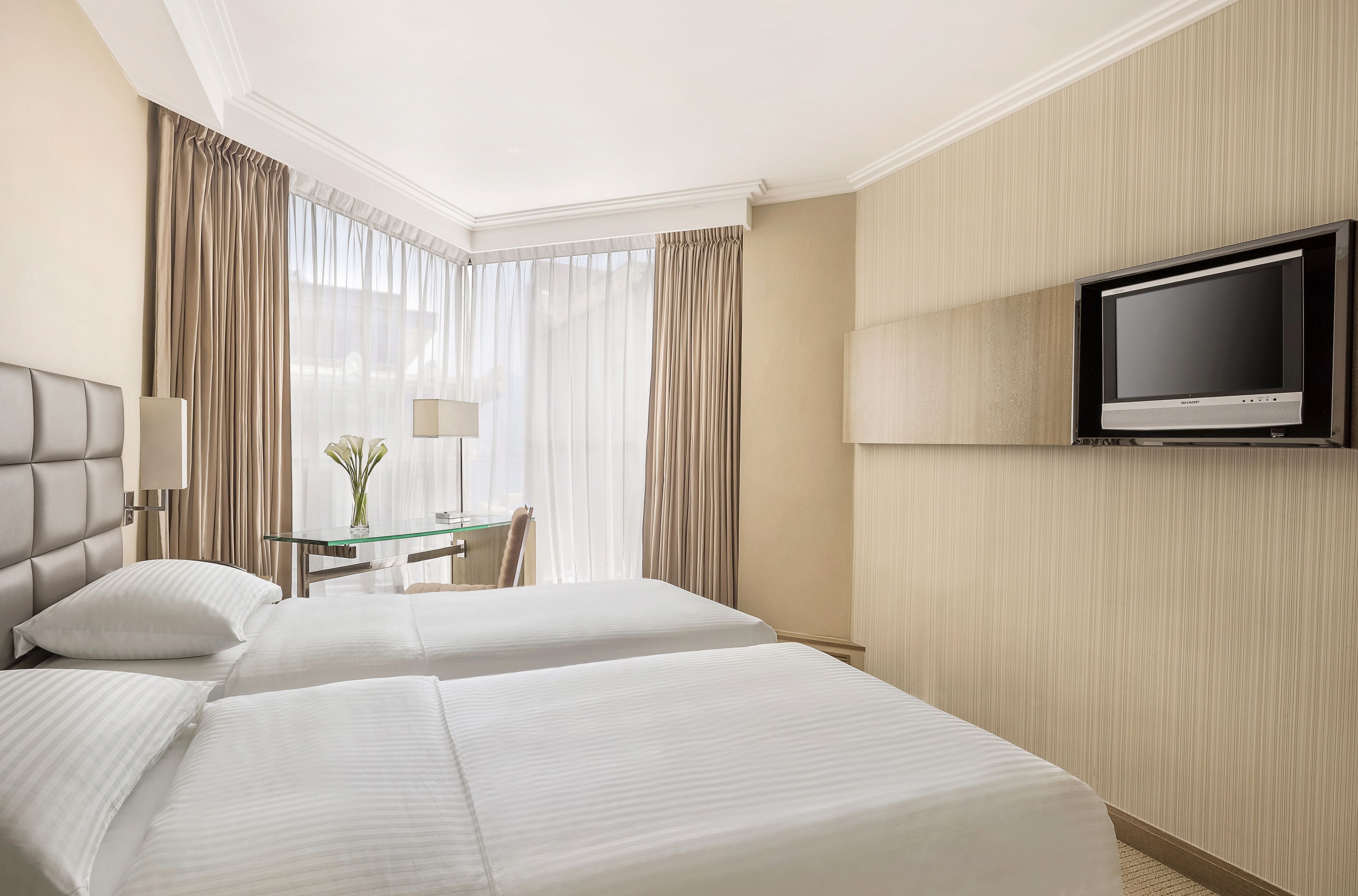 Photo - The Kowloon Hotel